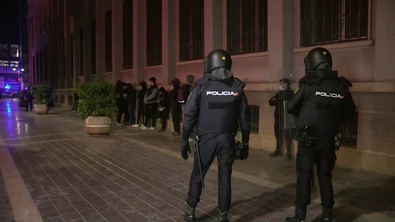 Cargas policiales en València por el rapero Pablo Hasél