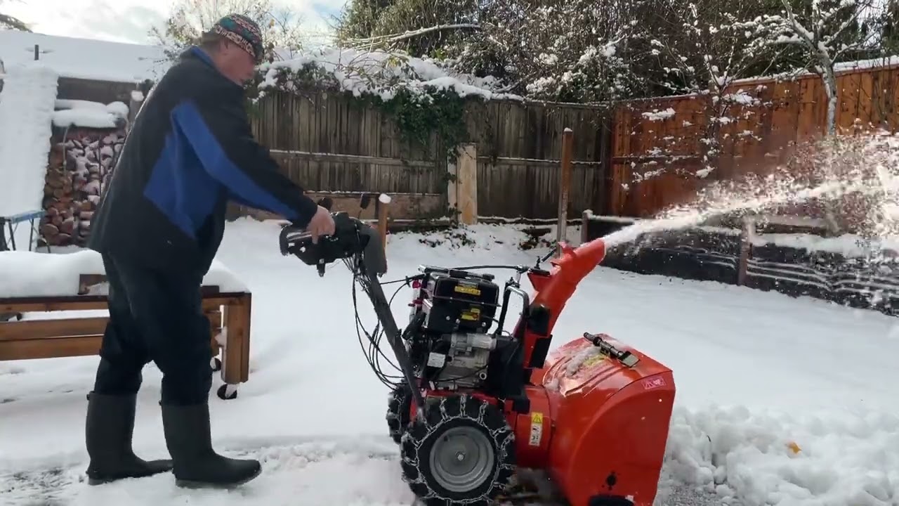 Husqvarna ST230. Wet Snow