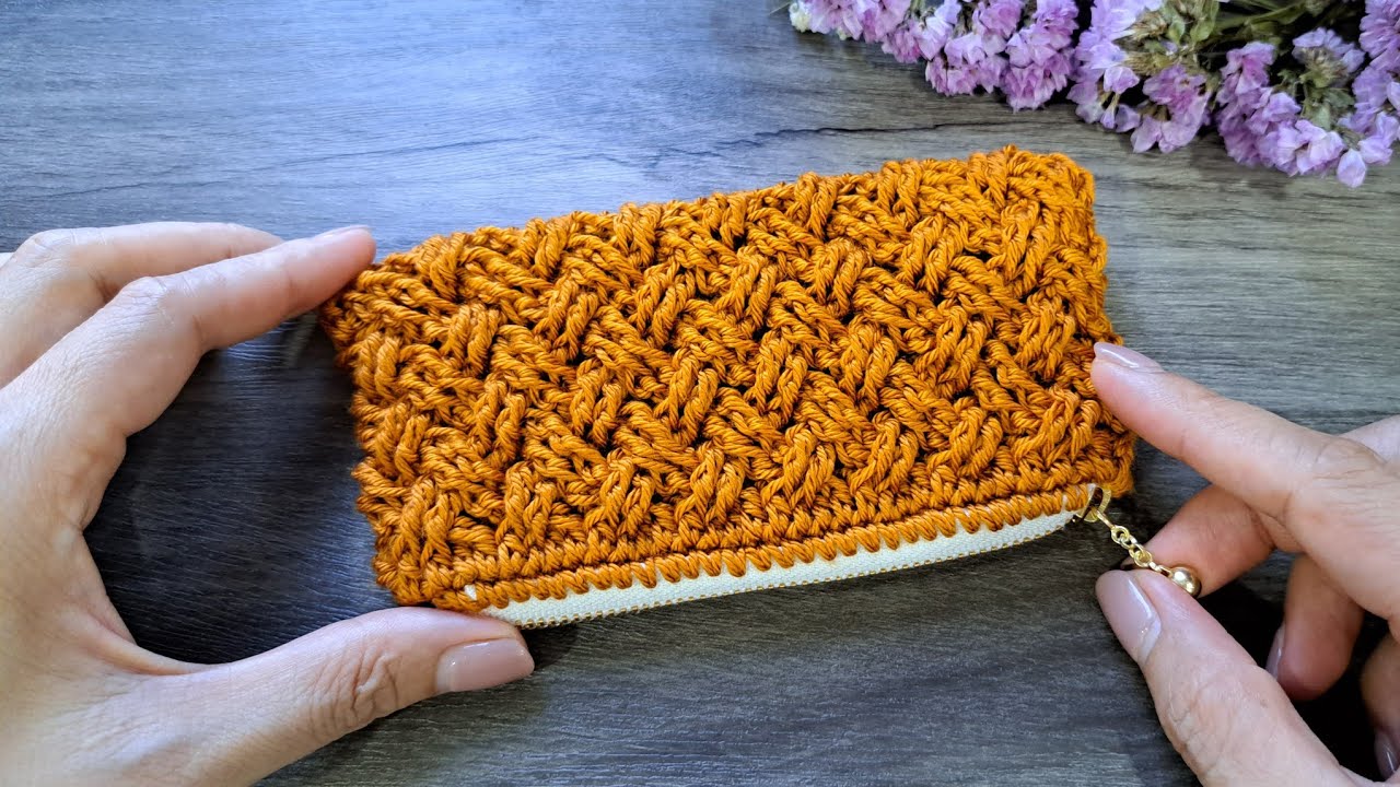 Elegant!!! DIY crochet zip purse with Celtic weave stitch. Step by step