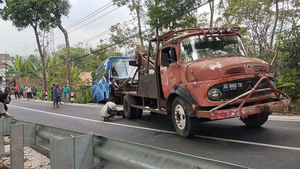 🔴Proses Evakuasi Bus Pariwisata Pandawa 87 Tanjakan Brambang Patuk Gunung Kidul // minggu 6 10 2024