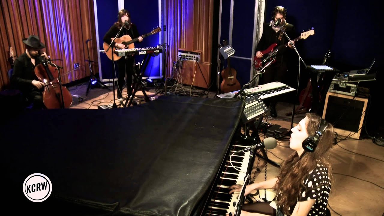 Birdy performing 