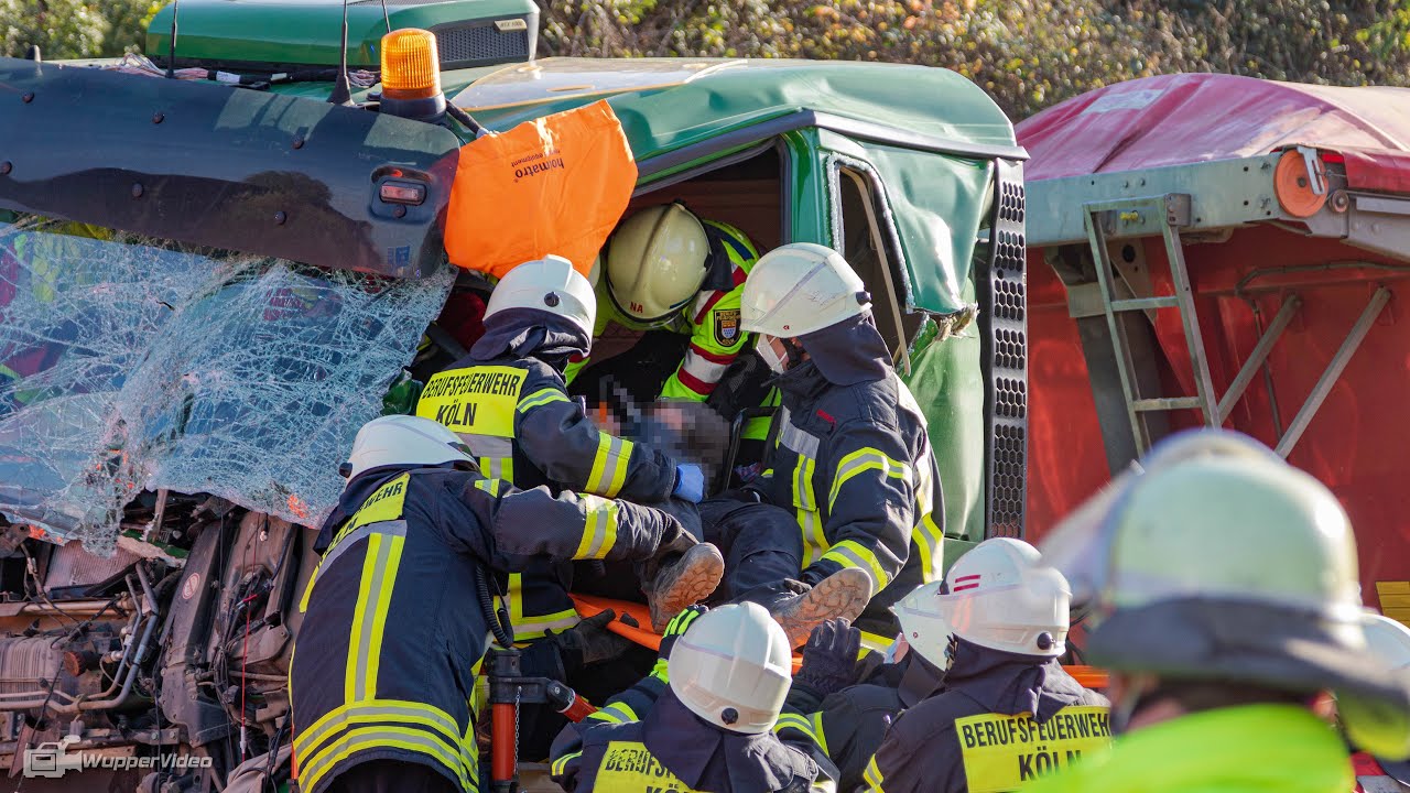 Schwerer Verkehrsunfall auf Autobahn A3 in Köln mit mehreren LKW | 06.11.2020
