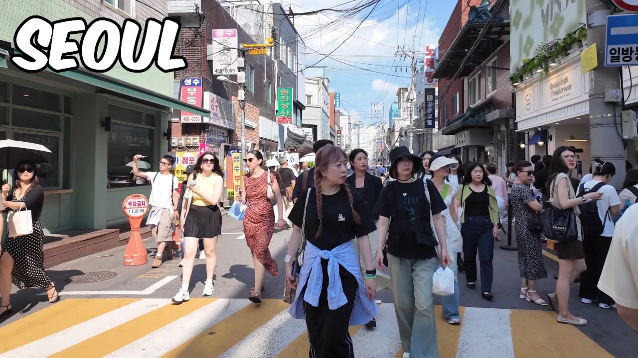 Seongsu-dong Cafe Street Walking Tour. Seoul City Korea 4k City Tour