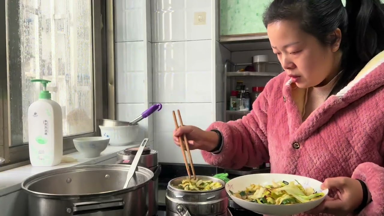 经过几天的不断努力，砍好的料杆可以拉去卖了#记录真实生活