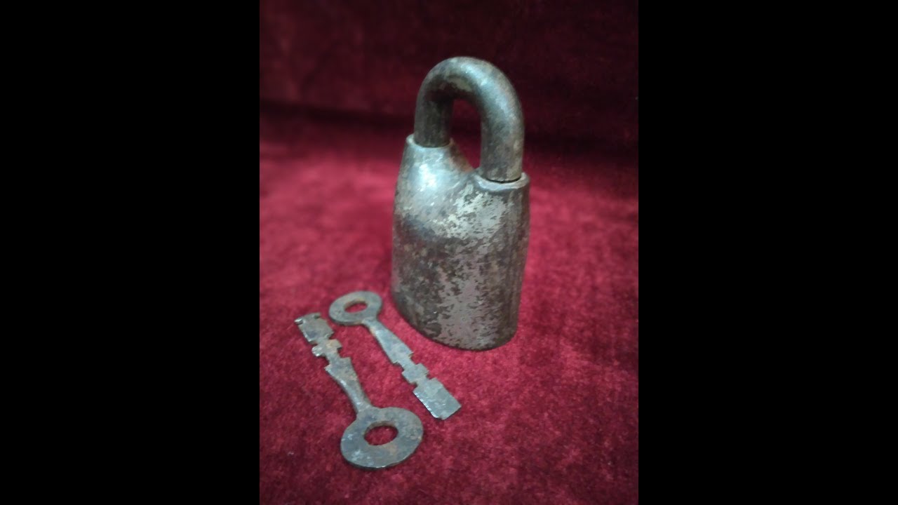 Vintage Rocket Brand Iron Pad Lock