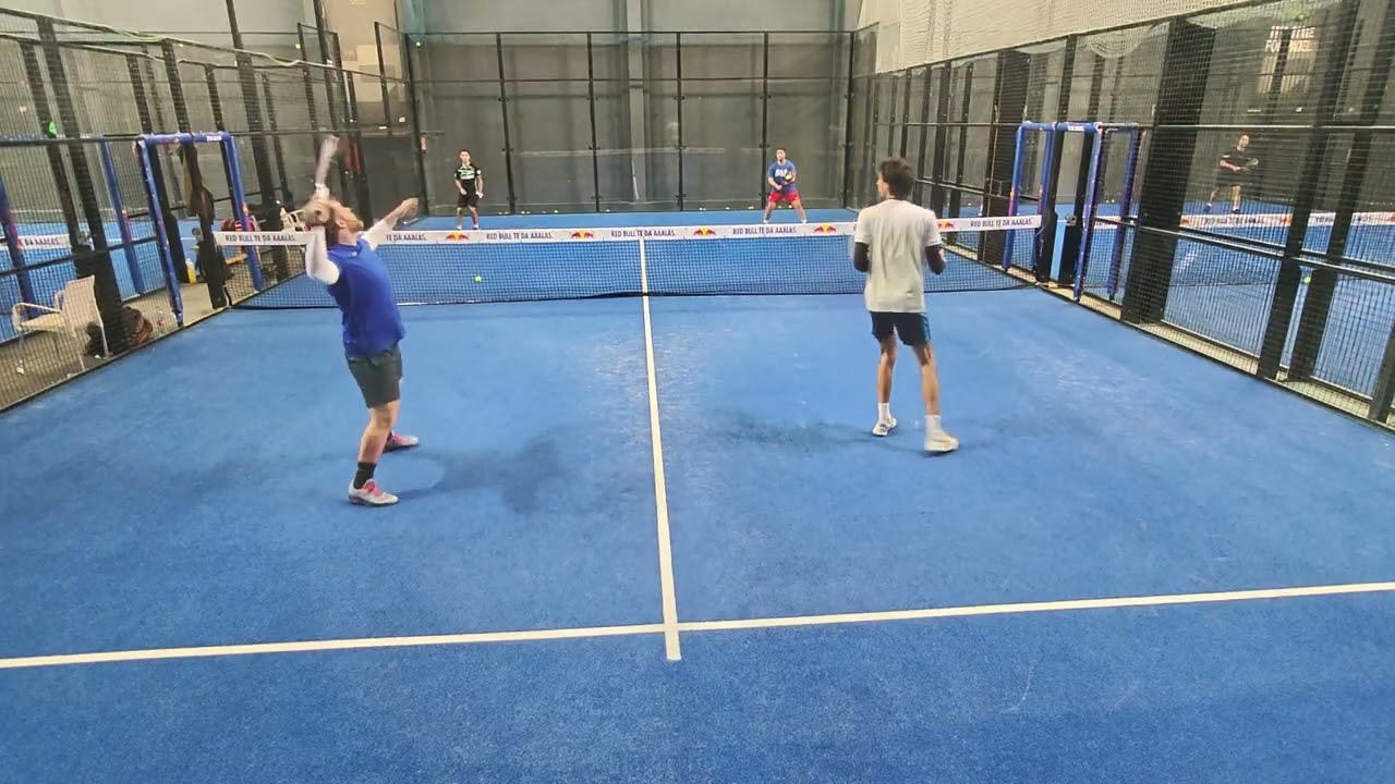 Partido de pádel: 6-4/6-2