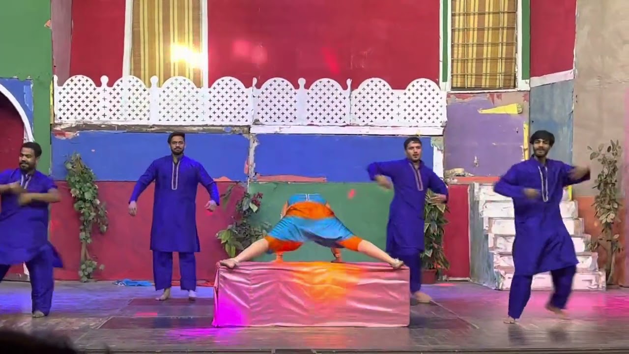 Mokoh chumni aa jadu ve  tera ve gujra Jiya butt G new mujra In Alfalah ther Lahore 2022 December