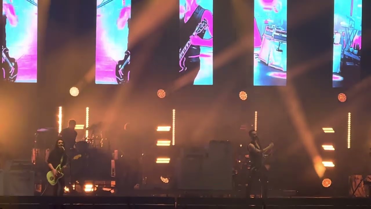 Placebo - Shout / Palacio de los Deportes 17 abril 23