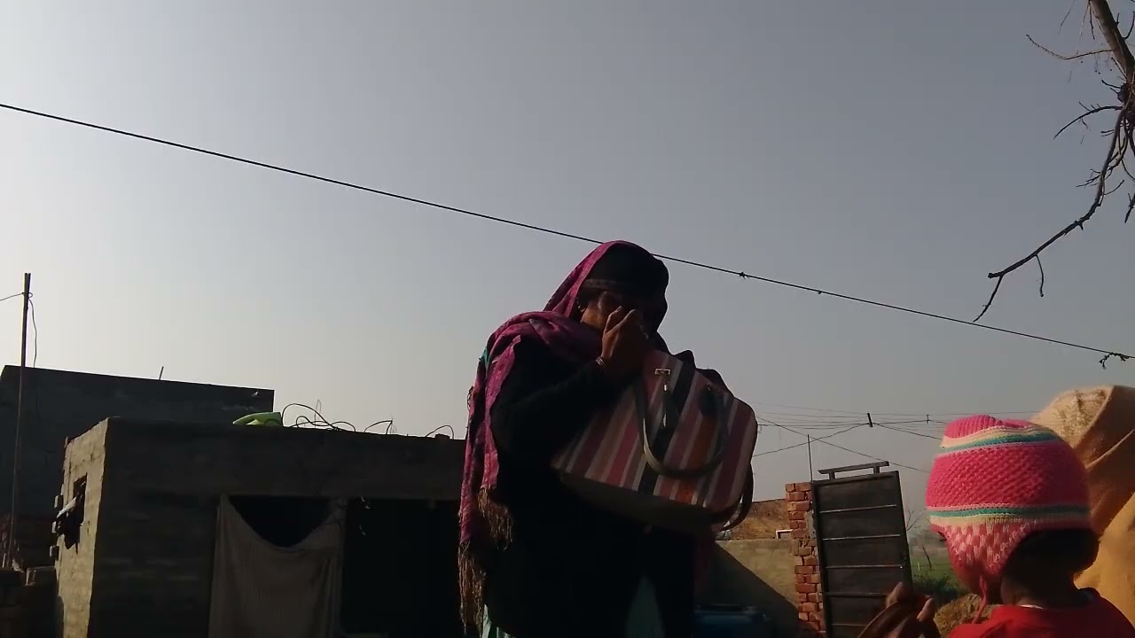 ਬੈਗਾ ਵਾਲੀ ਆਈ ਭੈਣ ਖਰੀਦੇ ਬੈਗ