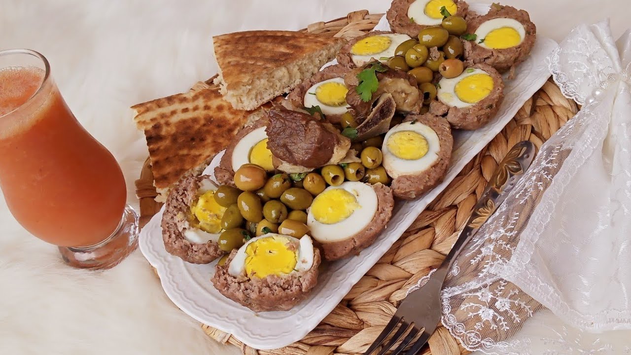 طاجين الكفتة المحشي بالبيض المغلي بمرق الزيتون
