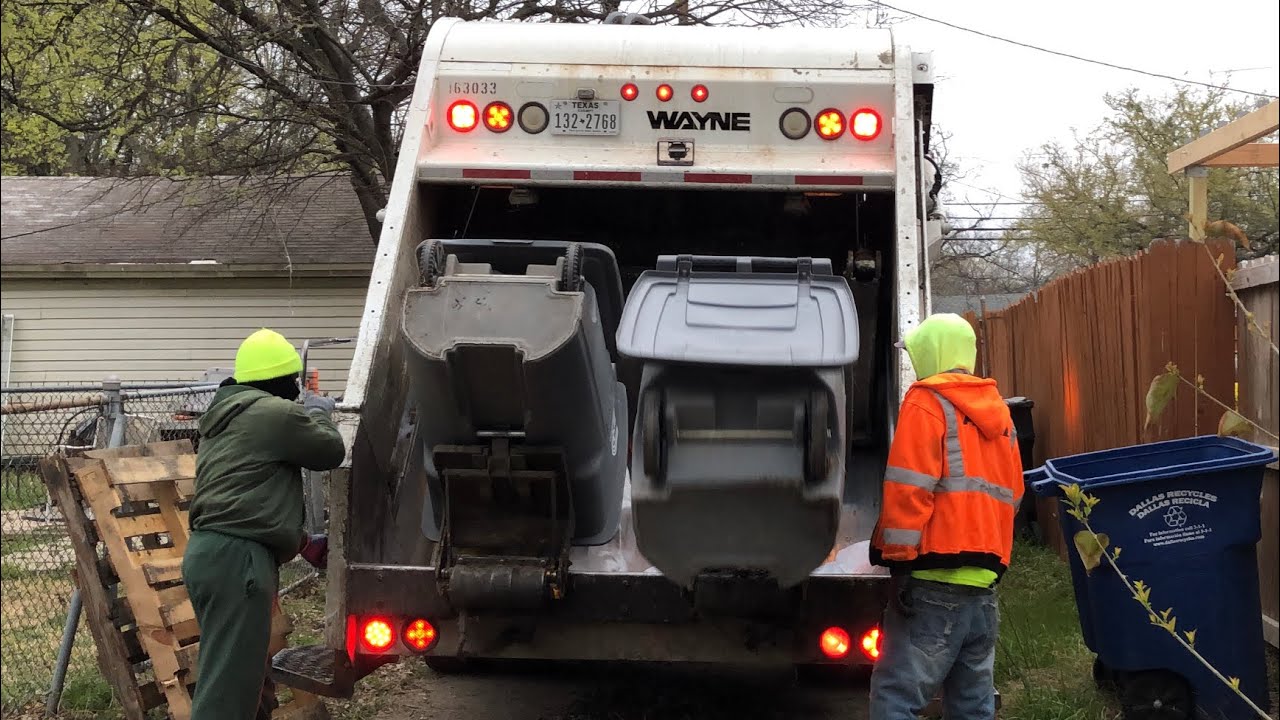 Wayne Rear Loader Garbage Truck