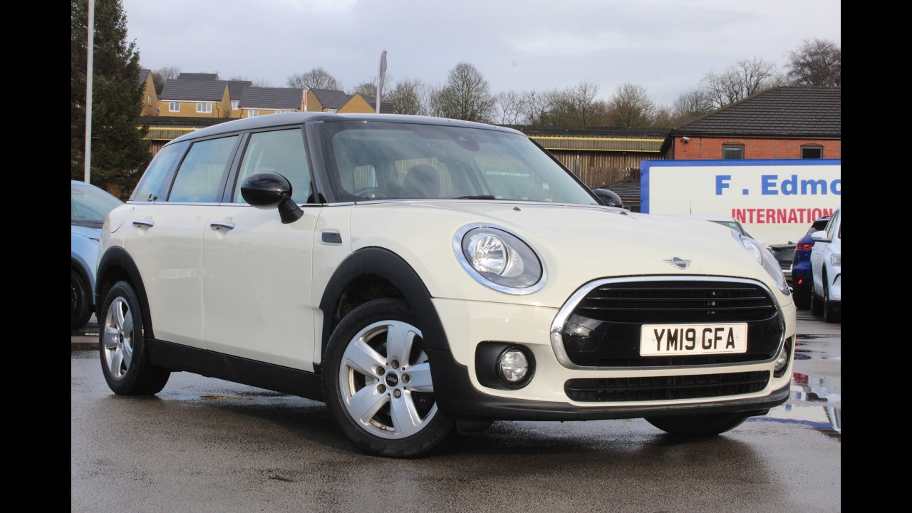 YM19 GFA Mini Countryman Cooper Classic 1.5 6dr Old English White/Black Roof
