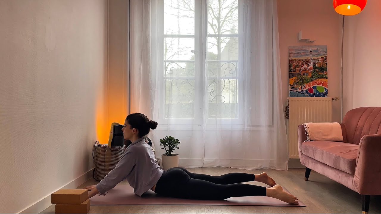 PAUSE | Une séance de yoga doux pour prendre soin de son dos en 10min 
