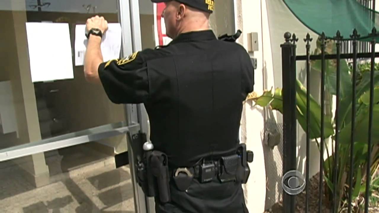 The CBS Evening News with Scott Pelley - Evicting people in Vegas