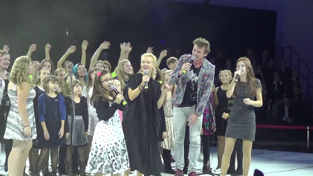 We are the world - Vojta Dyk, Dominika Lukešová, Sofie Lukešová, Jana Zielinski