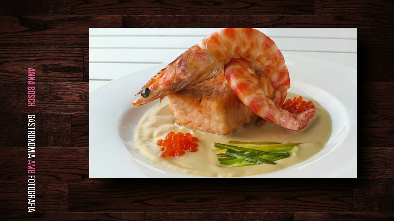 09 Gastronomia AMB Fotografia - Salmó AMB crema, cruixent de porros, llagostins i ous de salmó fumat