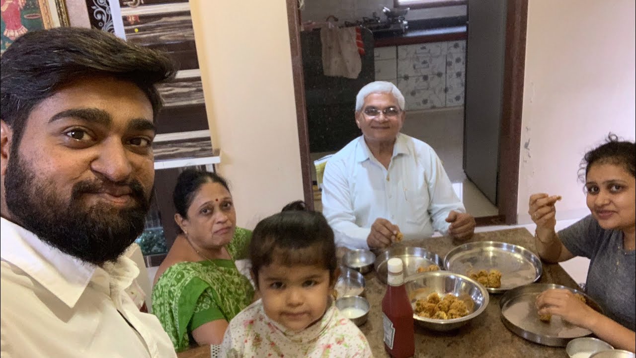 barish ke mausam me ghar par banaye maggi pakoda aur mummy papa ki nok-jhok.