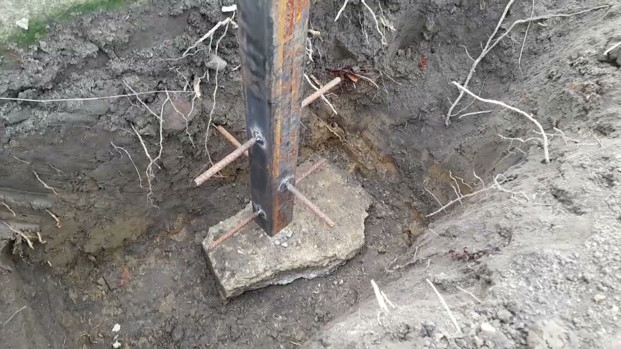 CONSTRUCȚIE HALA METALICA : turnat stâlpi.