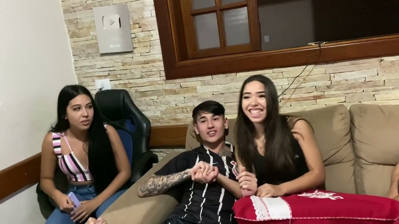 PEDI UM BEIJO PRA JHESSY NA FRENTE DO PEDICINO ELE FICOU BRAVO