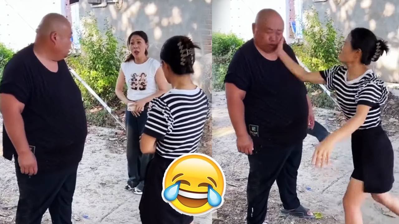 I just wanted to remind the beauty that her zipper was open! Why did I get beaten?