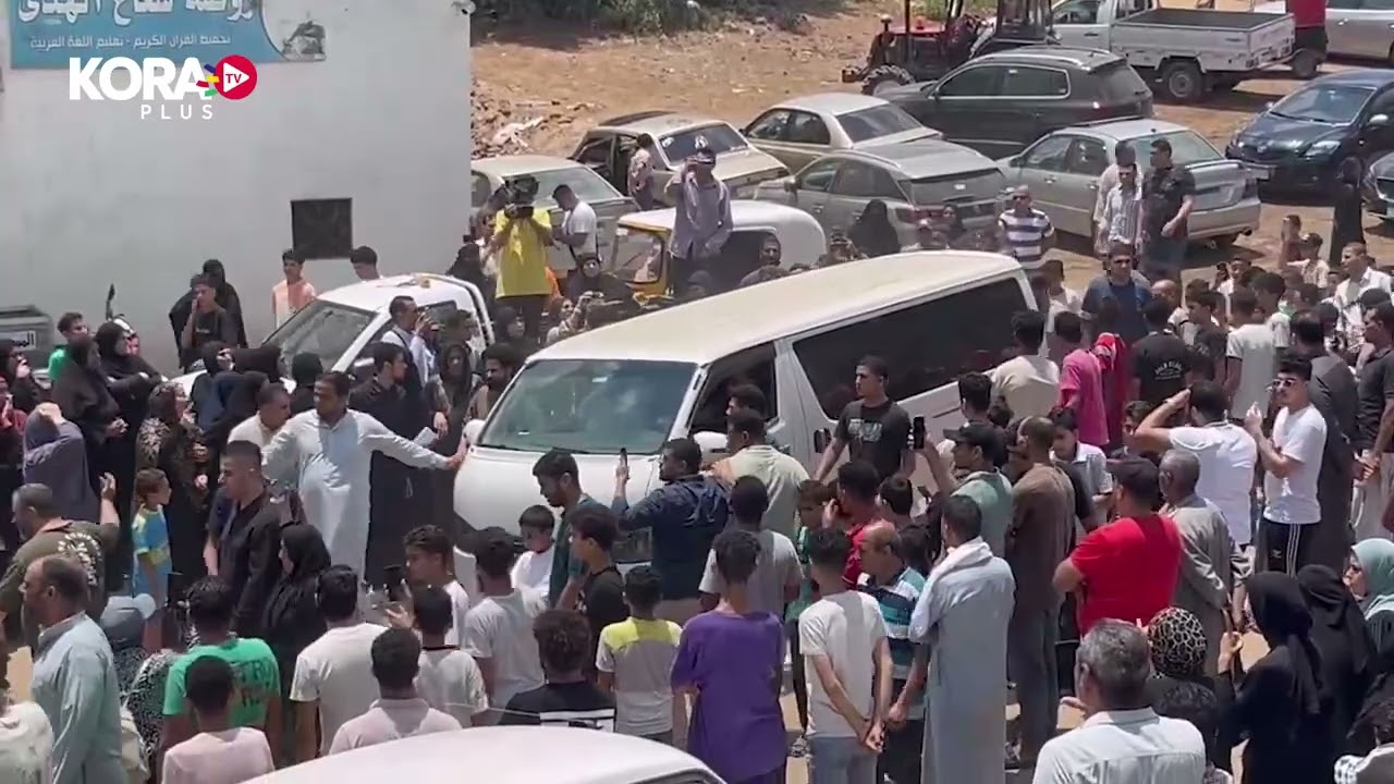 لحظة وصول جثمان أحمد رفعت إلى قريته لأداء صلاة الجنازة عليه