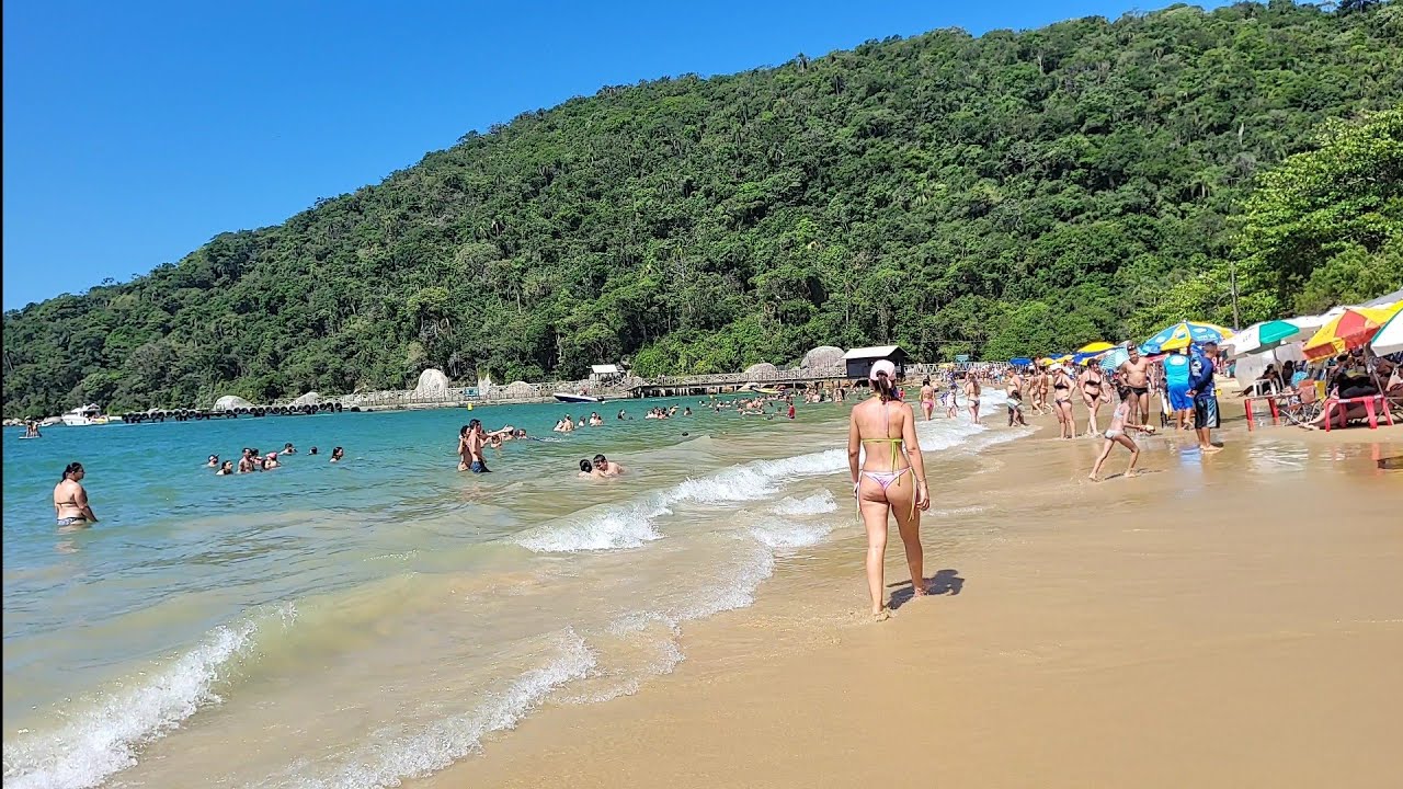 073 ❤️ Laranjeiras Beach 🇧🇷 Balneario Camboriu 🇧🇷 Brazil 🚶&zwj;♀️🌊👙⛱🚠🌳⛵ 20/01/2022 #beach