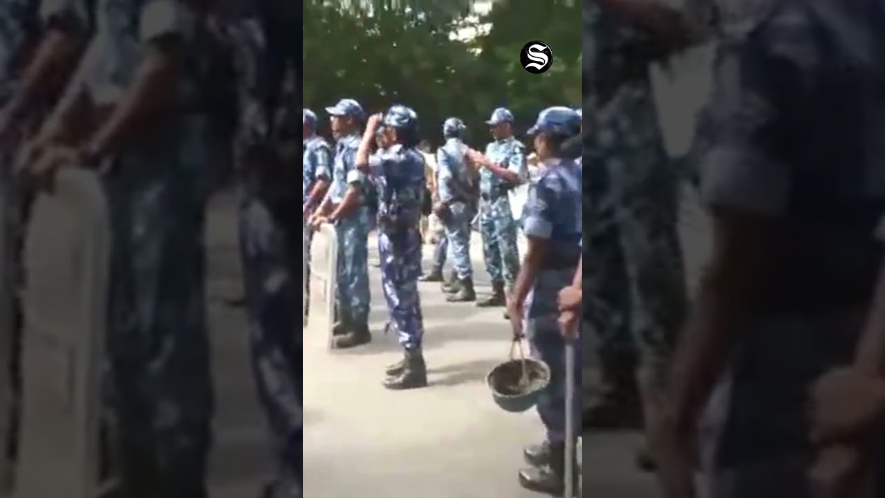 SP Workers Scale Barricades Outside Akhilesh Yadav's Residence Ahead of JPNIC Visit