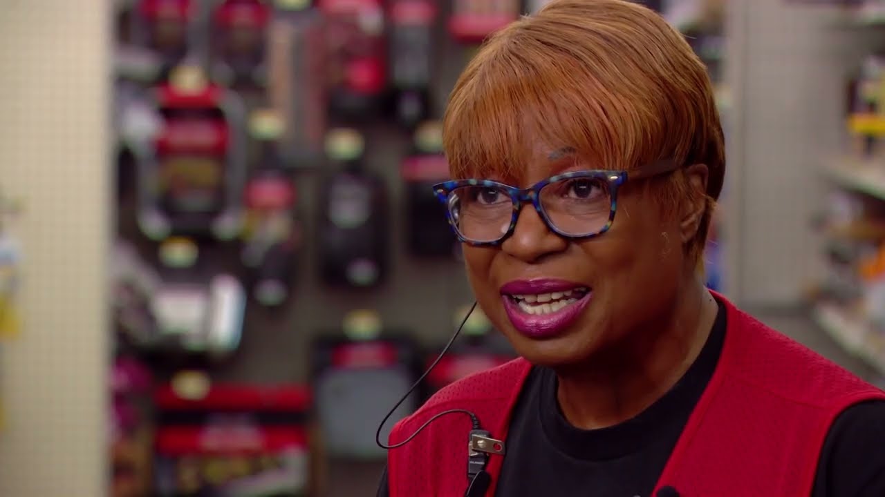 👍🏼Two Thumbs Up: Wisconsin Cashier Becomes Viral Sensation at Ace Hardware