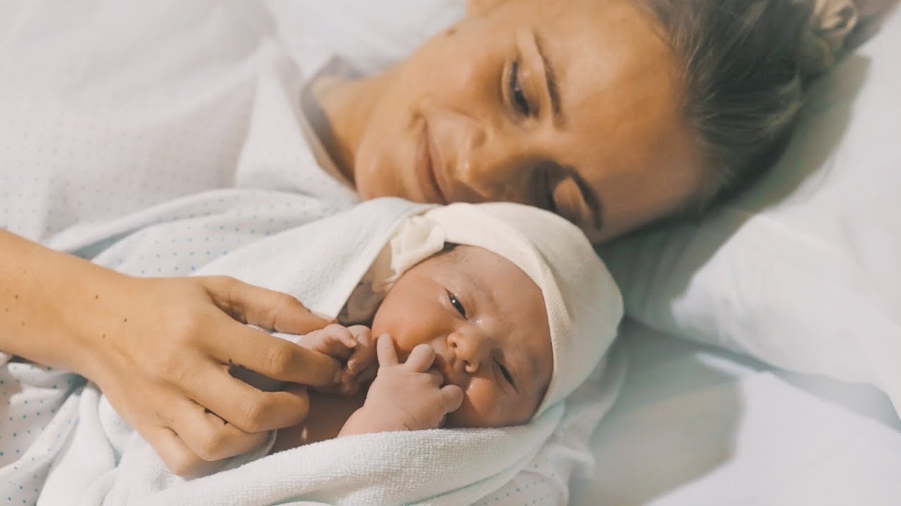 OUR 2nd BIRTH VIDEO! BARELY MADE IT TO THE HOSPITAL!! | VLOG⁵ 21