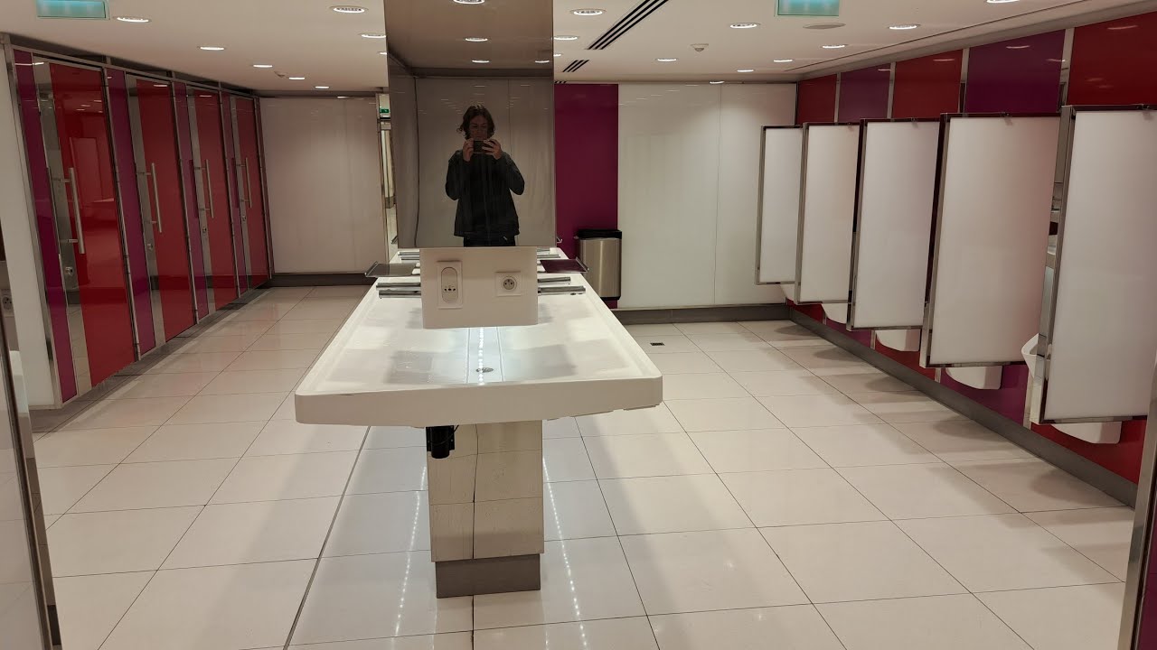 Charles de Gaulle Men's Restroom
