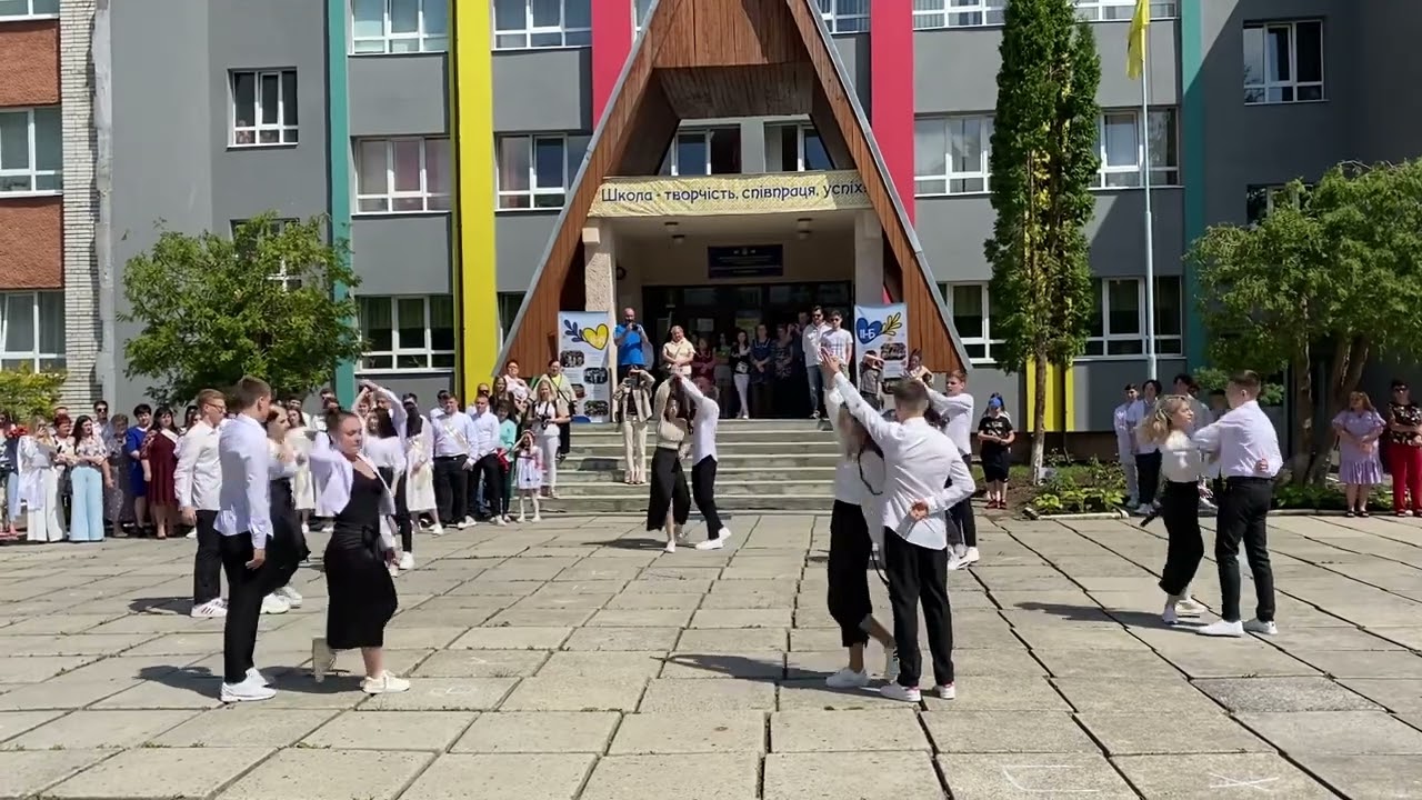 Випускний танець 2022. Не зволікай - Melovin. Неймовірний танець випускників