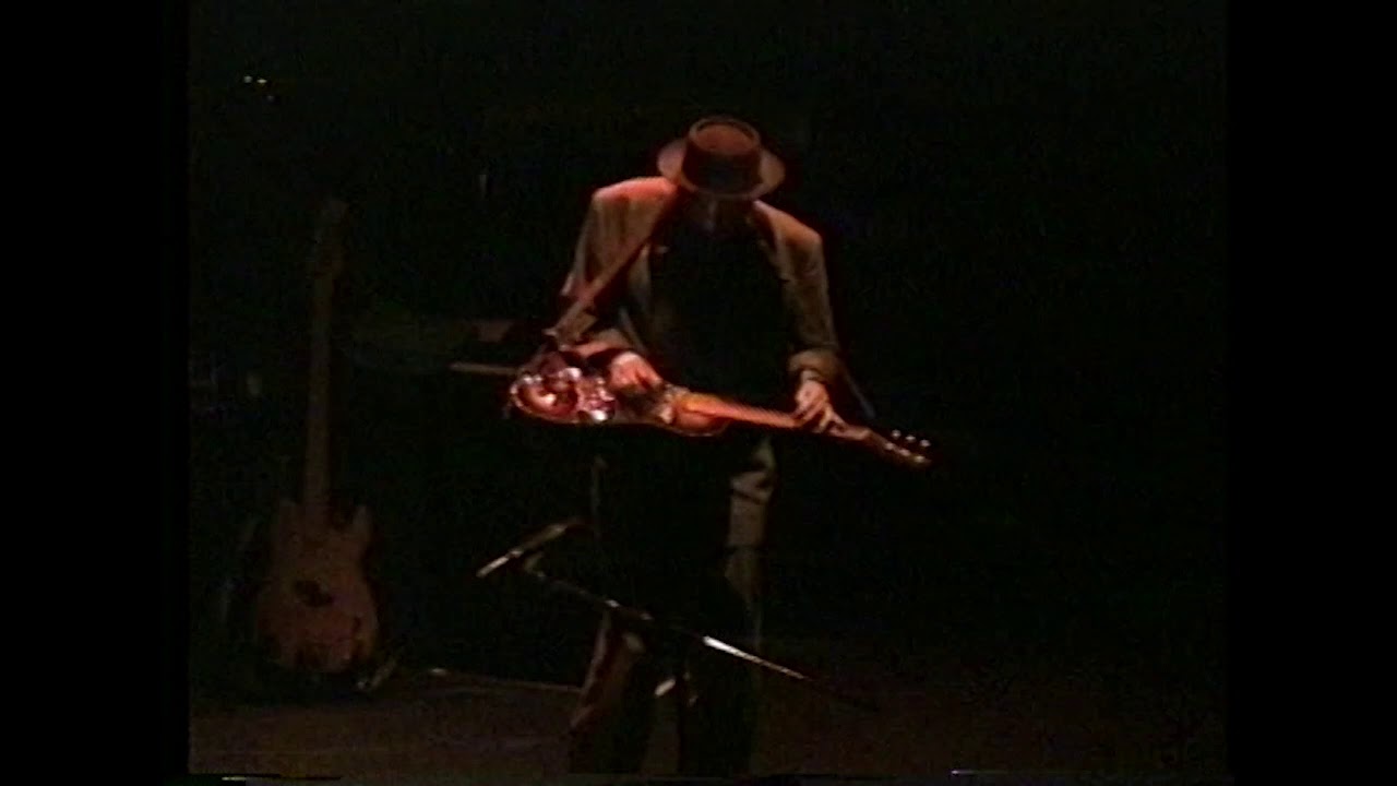 Bob Dylan  The Lonesome Death of Hattie Carroll  Kouseinenken Hall, Kokura, Japan 2/15/94