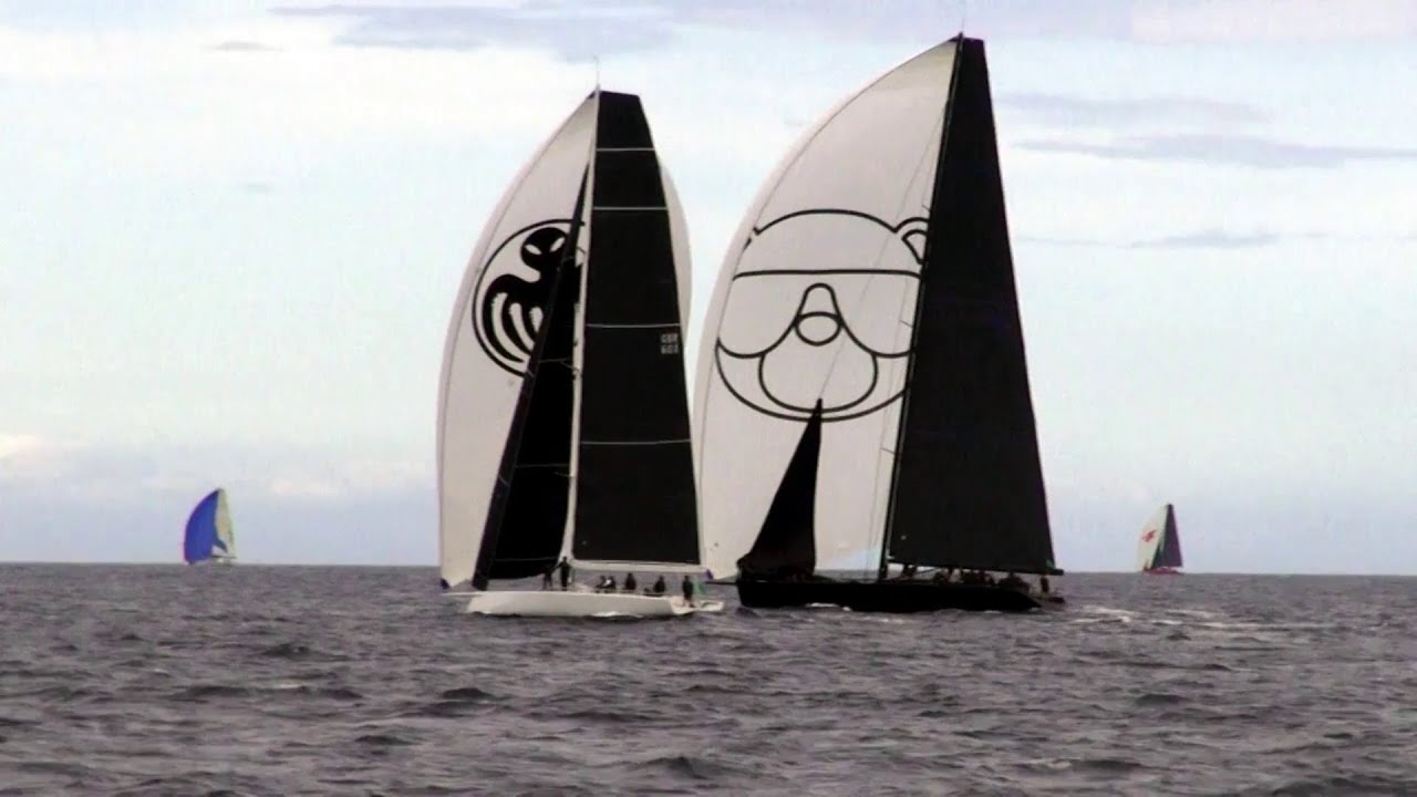 les voiles de St TROPEZ sur un trimaran n°1