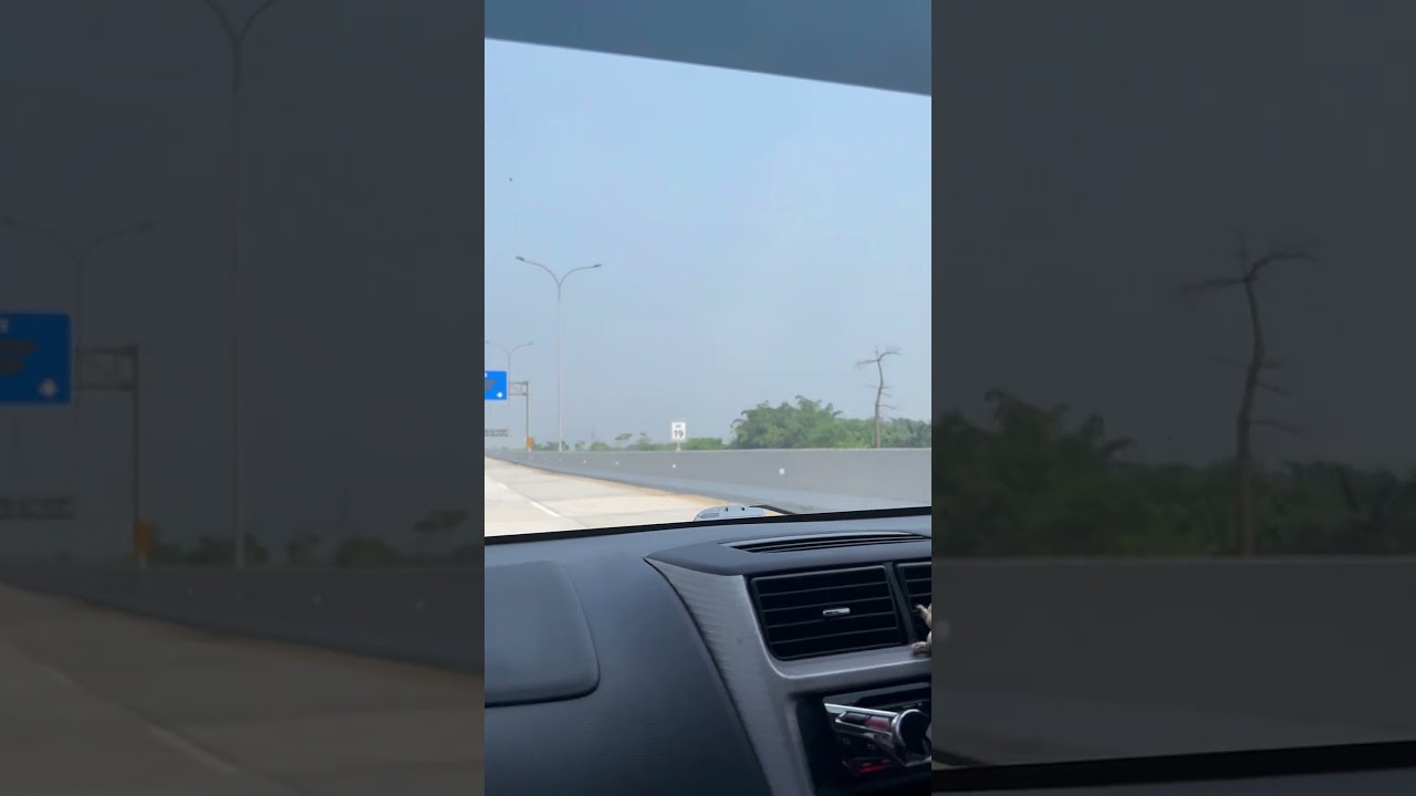 Speeding in toll road in Indonesia #プロセカ #プロジェクトセカイ #lifeisbutadream #driving #indonesia  #pakistan