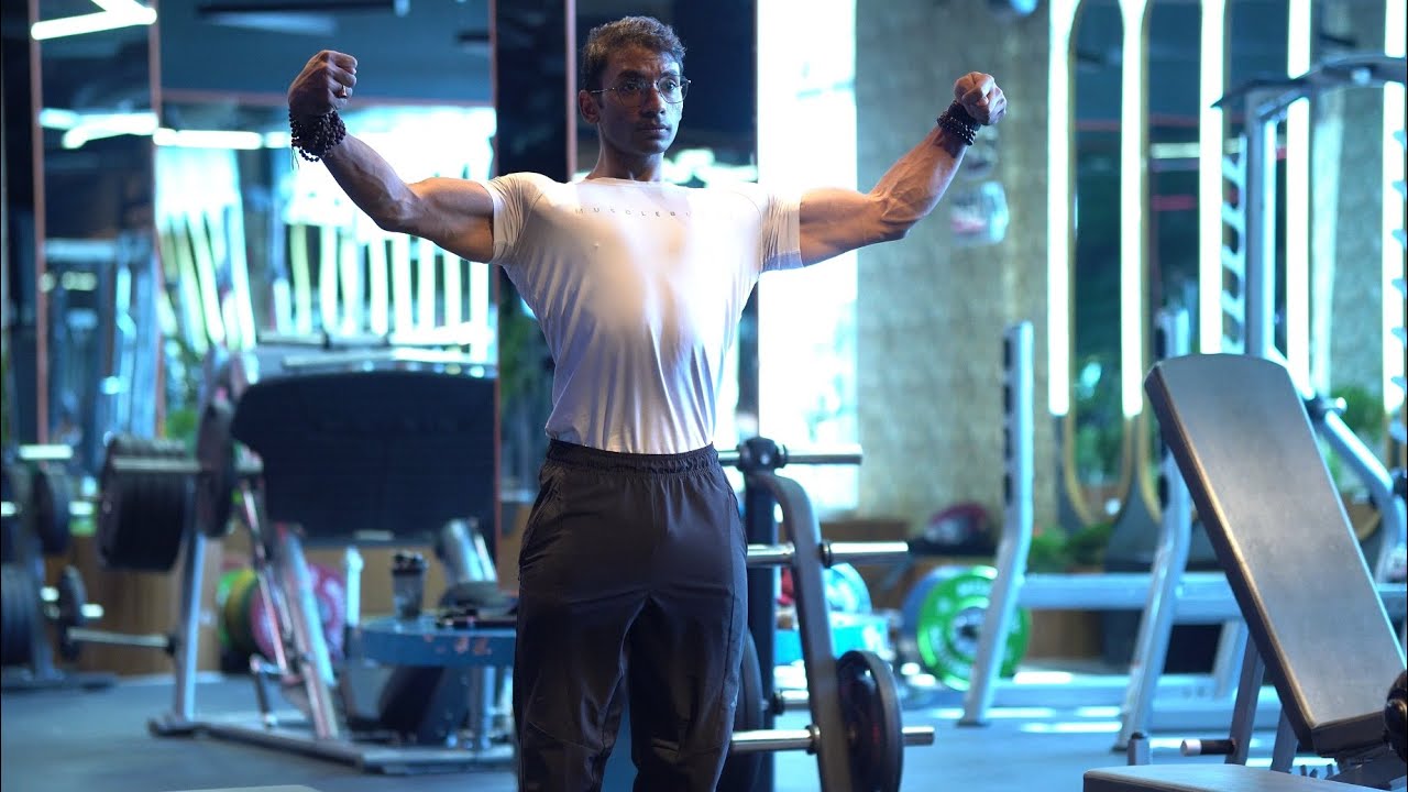 My First Gym Vlog 💪 | Push Day Workout (Chest, Shoulders, Triceps & Abs) 