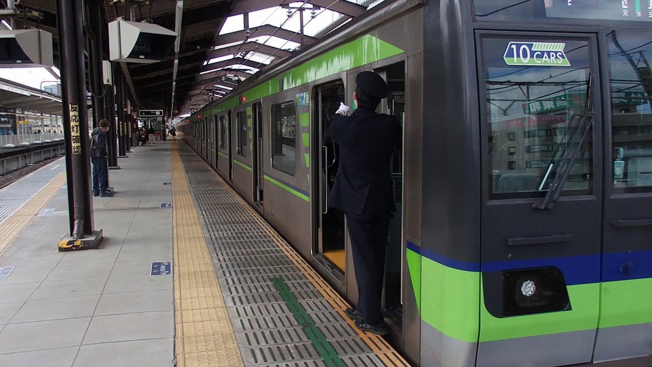 Действия кондуктора на станции Keio Tama Center линии Keio Sagamihara 1
