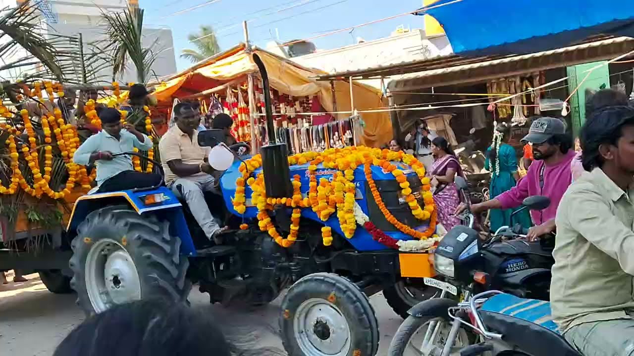 అలంకరించిన ట్రాక్టర్ల ర్యాలీలు & ఊరేగింపులు / Grand Decorated Tractors Parade