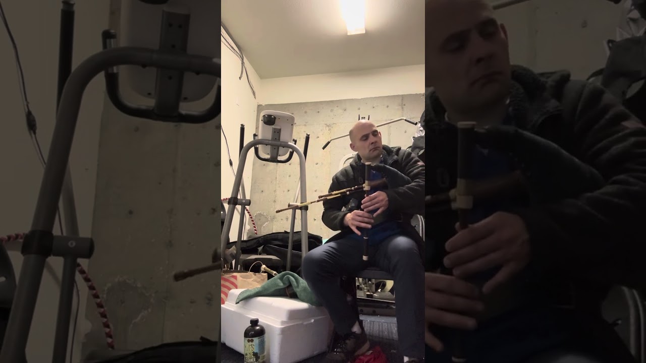 Marc blur border pipes in A with alto drone