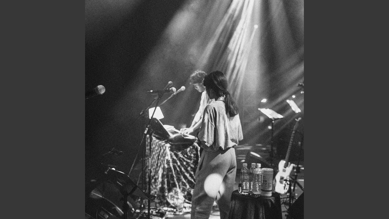 QUEEN (Live)