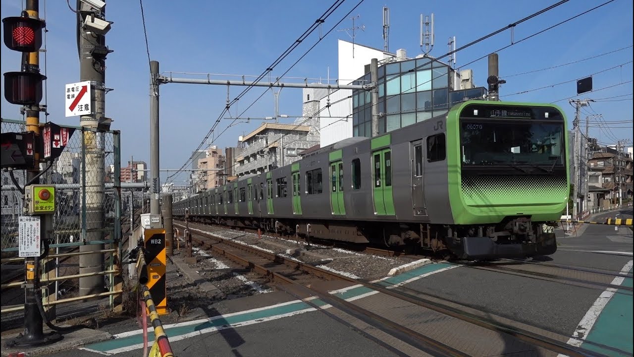 Yamanote Line Level Crossing