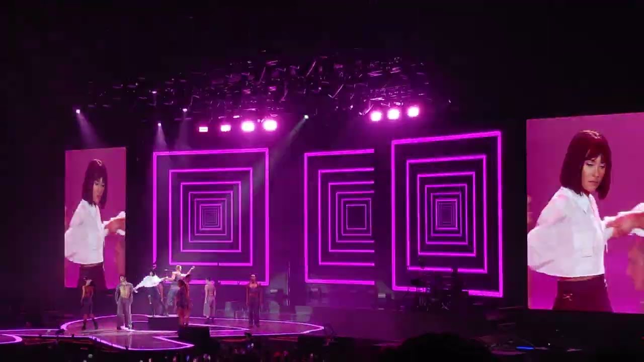 Aitana - Intro + los angeles + dos extraños (Alpha tour Barcelona)2023 october 12 - Palau Sant Jordi
