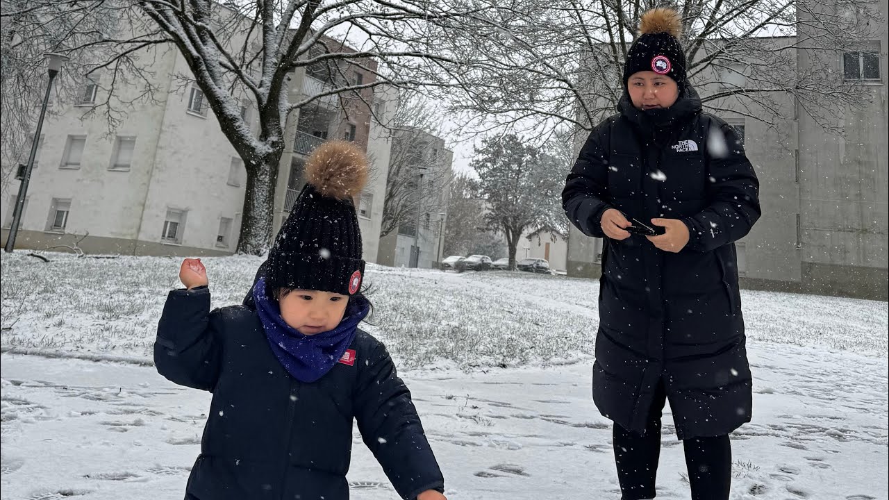 Unexpected snowfall in Metz#last Christmas Day #wow #tibetanvlogger 