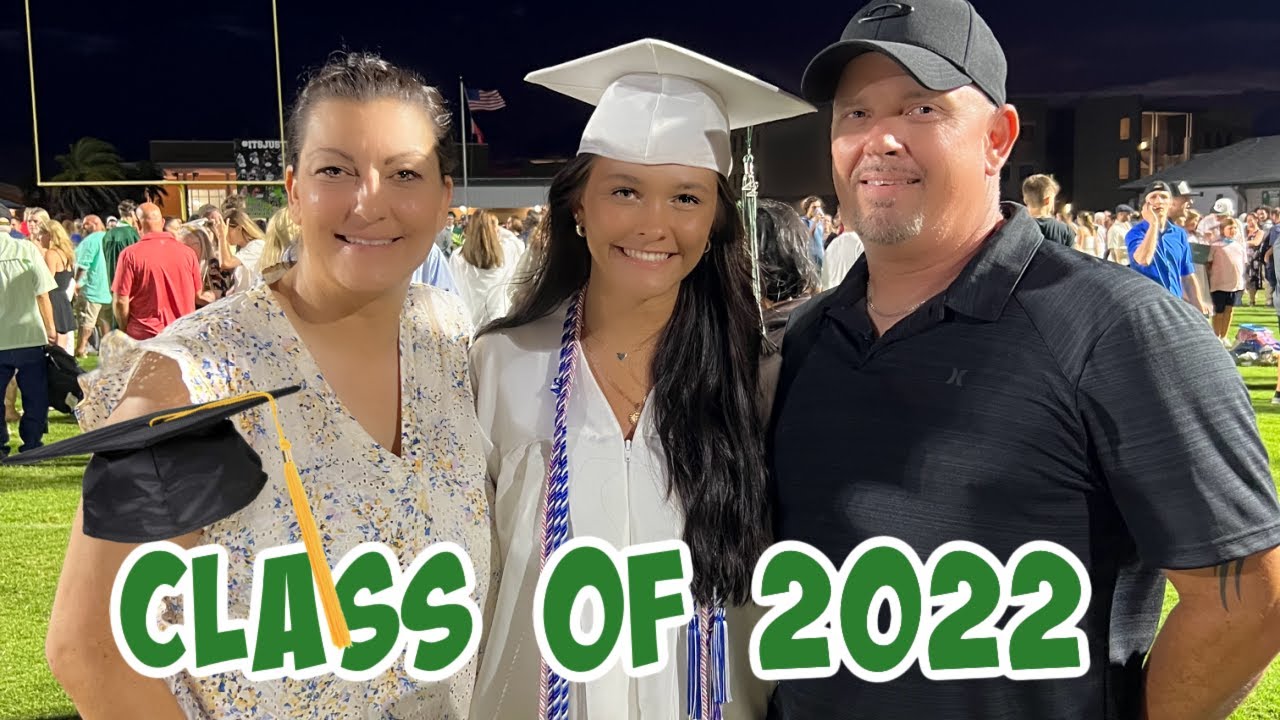 GRADUATION DAY AND CEREMONY CLASS OF 2022! EMMA AND ELLIE