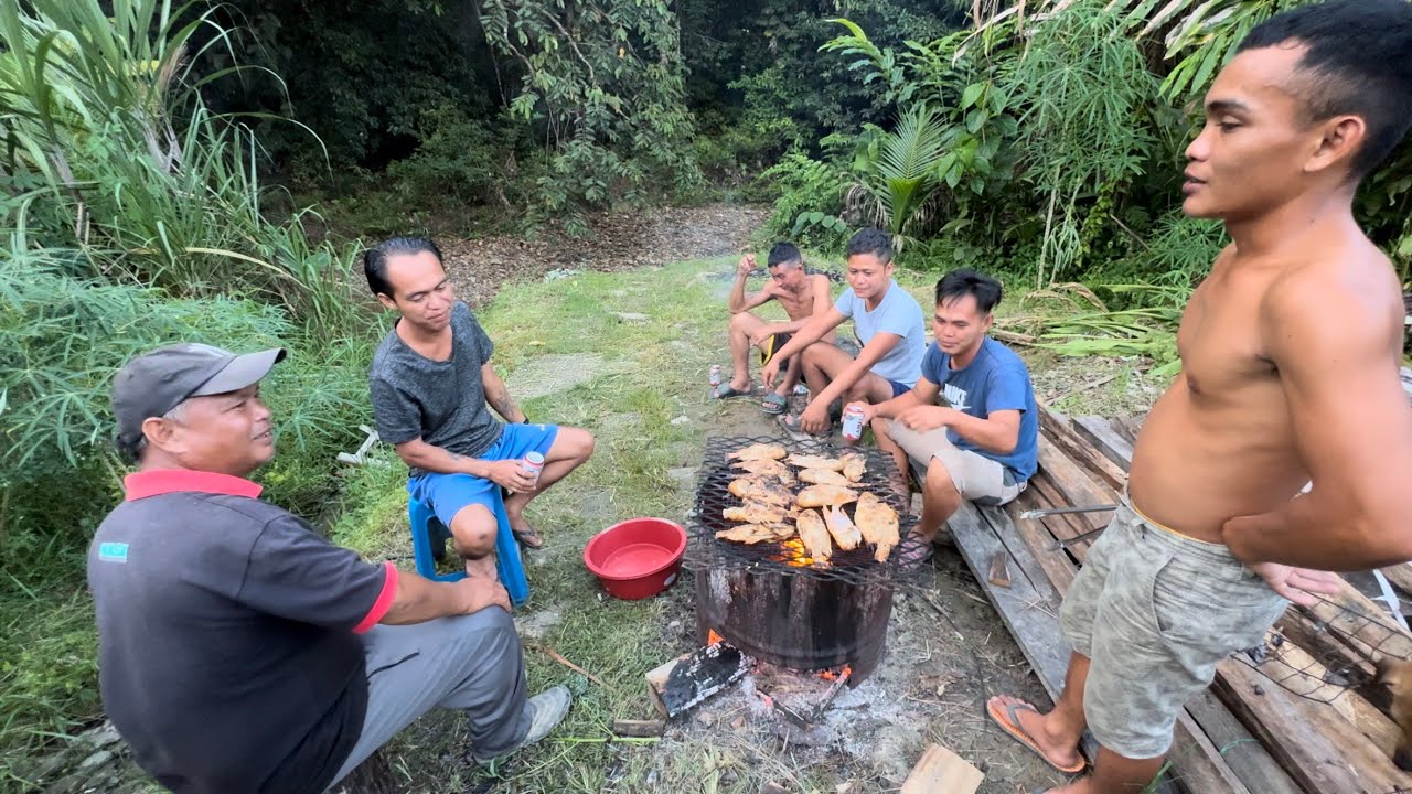Kongsi Rezeki / Bakar ikan Hasil Menjala Bersama Penduduk Rumah Panjang / Aksi Cumau Sentiasa Lucu…/