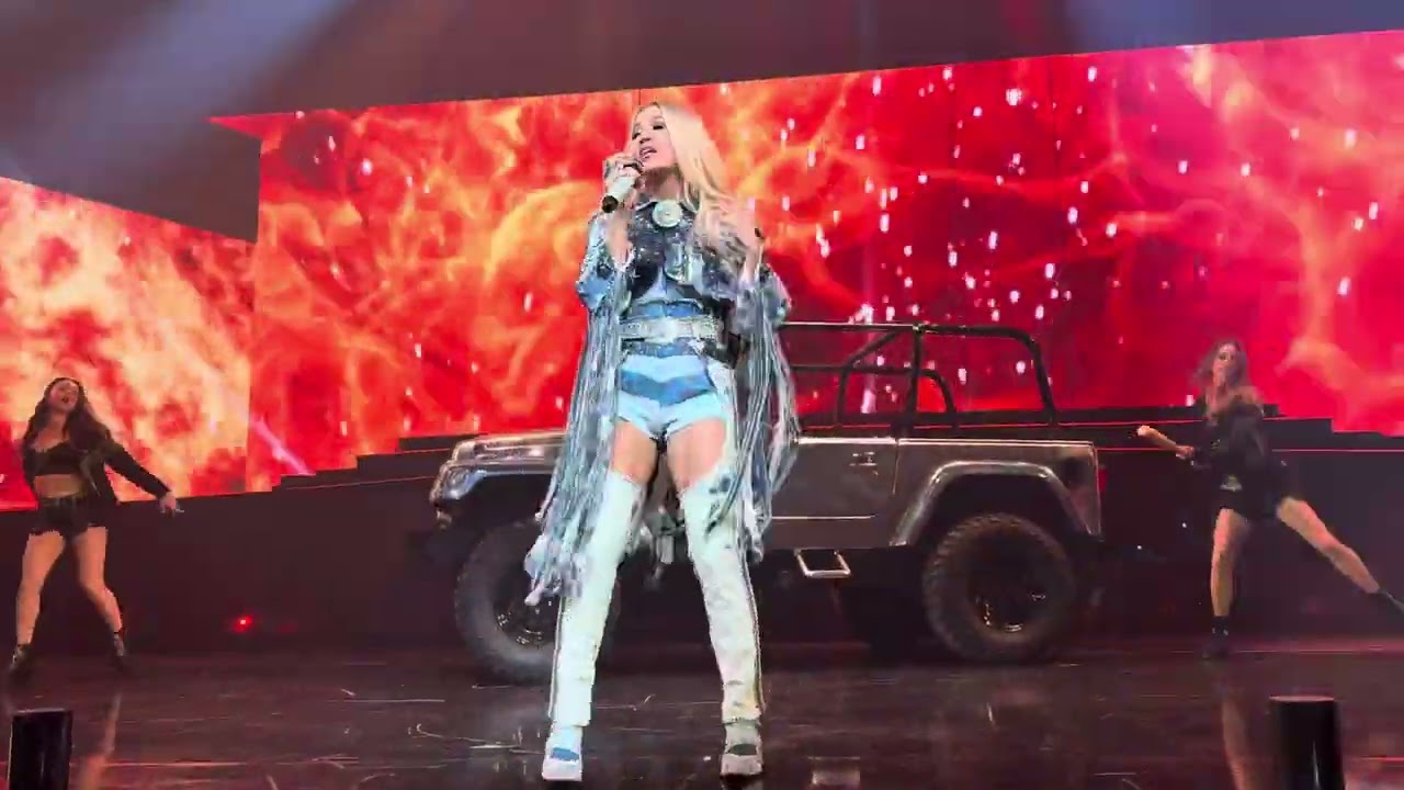 Carrie Underwood - Before He Cheats