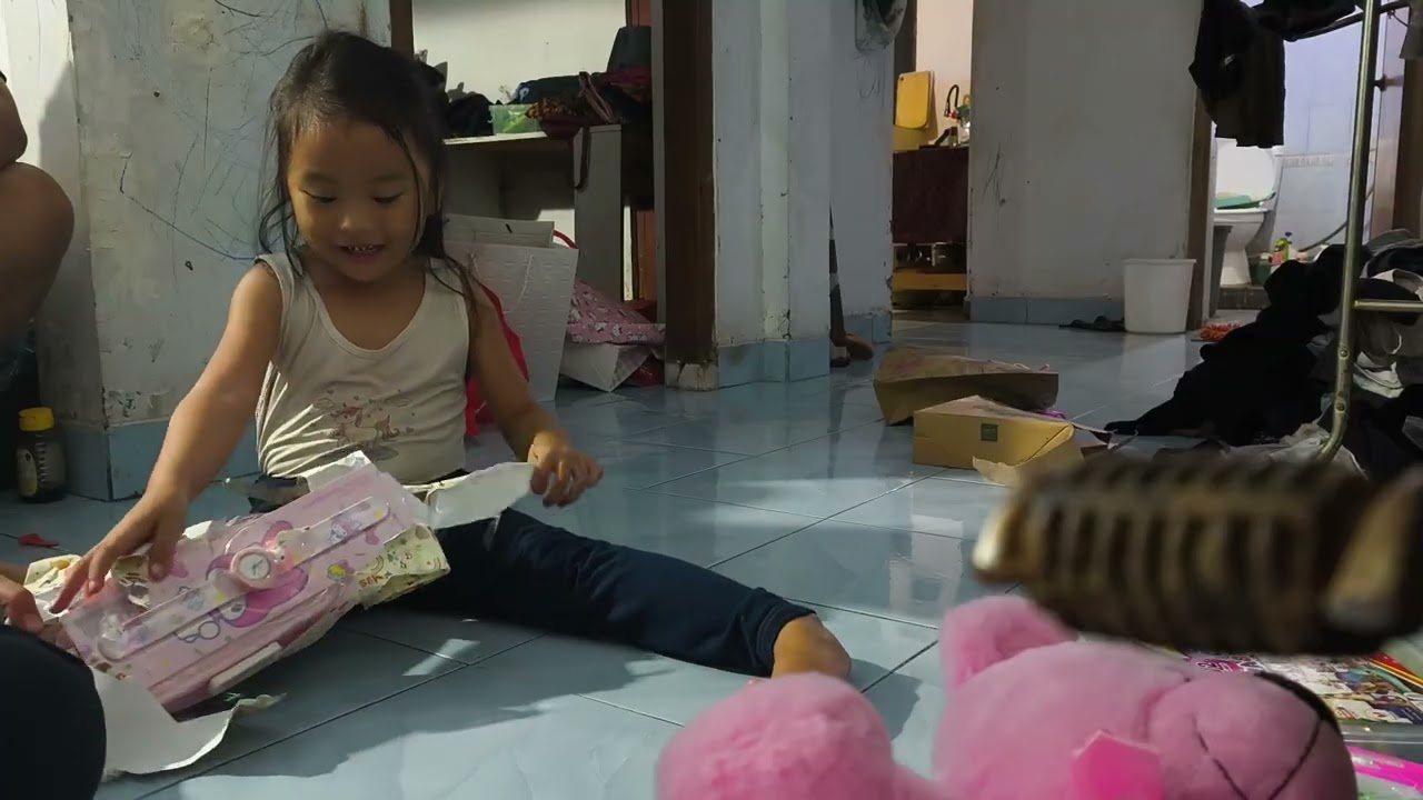 Nara unboxing kado ulang tahun ke 5 hadiah dari teman-teman 