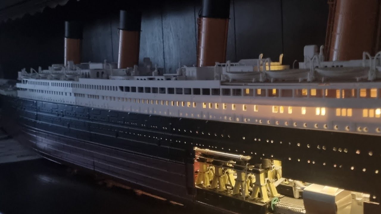 Build the Titanic complete up to issue 92 1/200 scale hachette model similar to Trumpeter