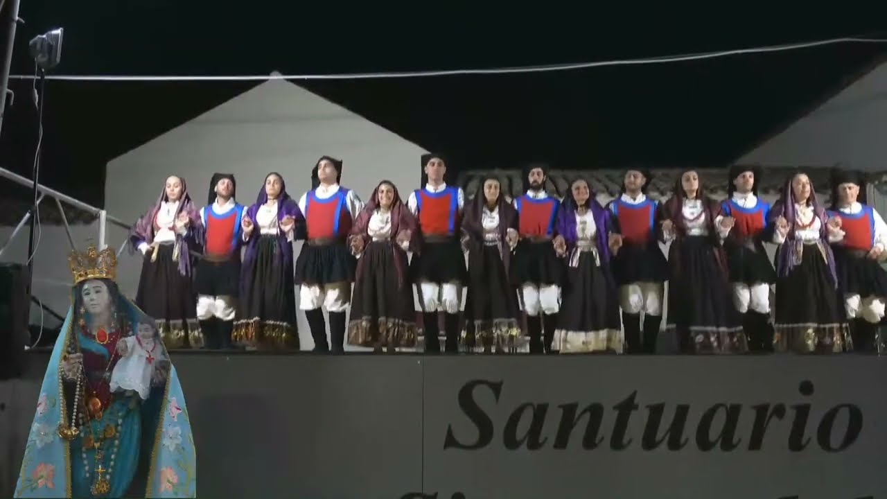 Giampaolo Piredda  gruppo folk  Santa Rughe  di  Orosei ballu brincu