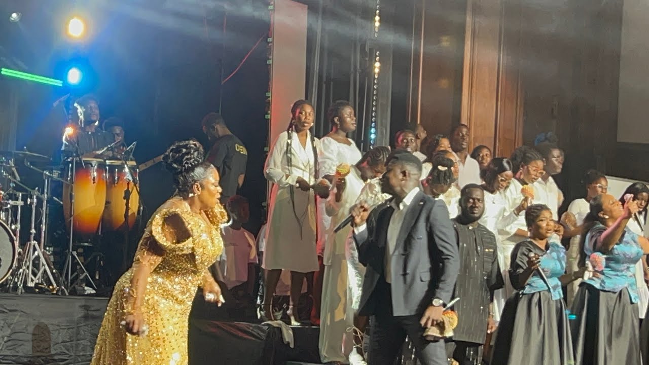 Esther Piesie & Kwaku Teye Deliver Outstanding Performance at the “Flora Made by Grace” Concert .