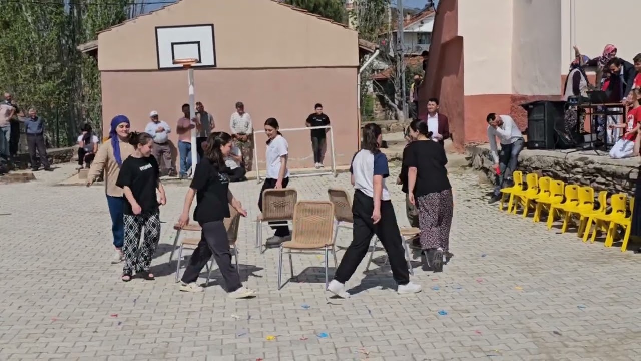 DEMİRCİ'nin ULACIK köyünde 23-Nisan Ulusal Egemenlik ve Çocuk Bayramı Kutlama Töreni 2025...